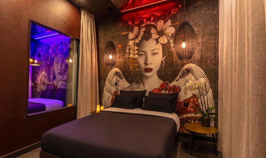 love hotel paris geisha oom