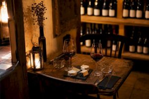 Table bistrot douillette pour un rendez-vous romantique parisien