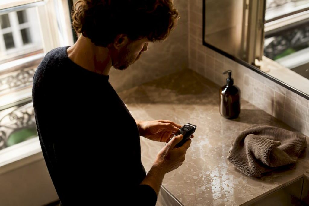 Outils de toilettage intime pour hommes et mains